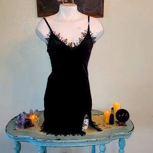 SZ M BLK VELVET SLIP DRESS